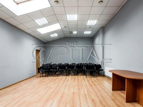 комерційна за адресою Воздвиженська вул., 43