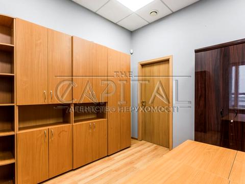 комерційна за адресою Воздвиженська вул., 43