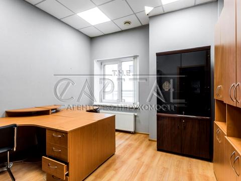 комерційна за адресою Воздвиженська вул., 43