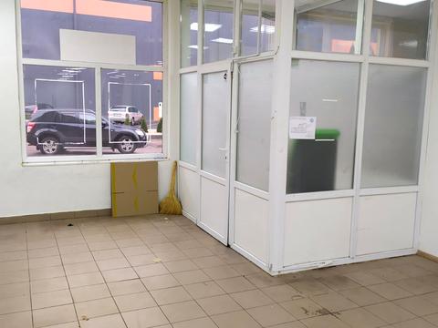 комерційна за адресою В. Балога, 2