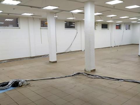 комерційна за адресою В. Балога, 2