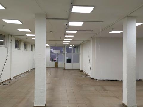 комерційна за адресою В. Балога, 2