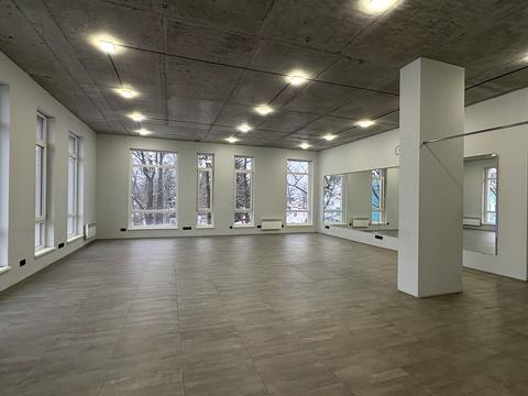 комерційна за адресою Садова вул., 33