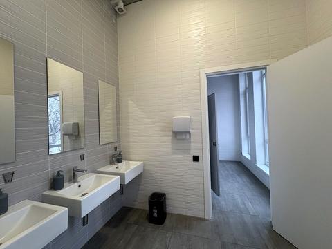 комерційна за адресою Садова вул., 33