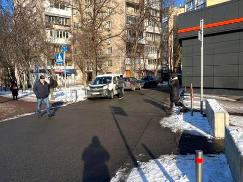 комерційна за адресою Чоколівський бульв., 12