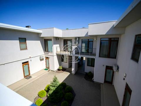 будинок за адресою Набережна вул.