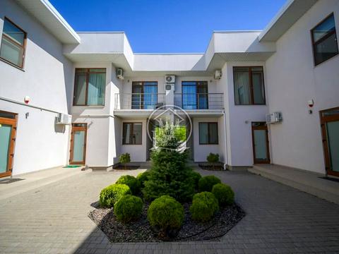 будинок за адресою Набережна вул.