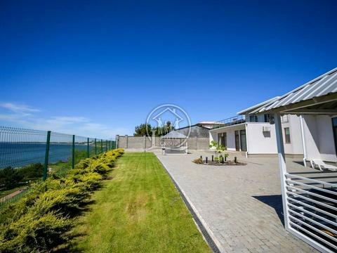 будинок за адресою Набережна вул.