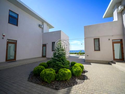 будинок за адресою Набережна вул.