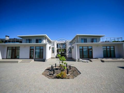 будинок за адресою Набережна вул.