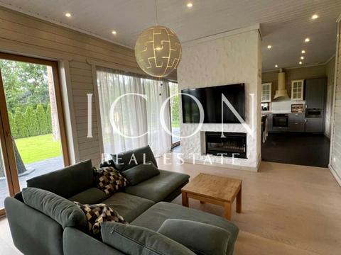 будинок за адресою Вишнева вул.