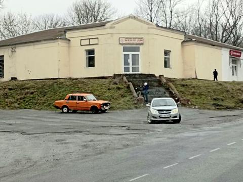 коммерческая по адресу Леніна, 1/4