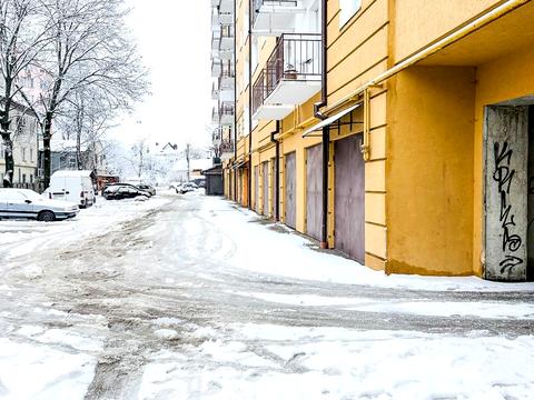 комерційна за адресою Дмитра Коцюбайла вул., 7-А