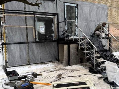 комерційна за адресою Салютна вул., 6