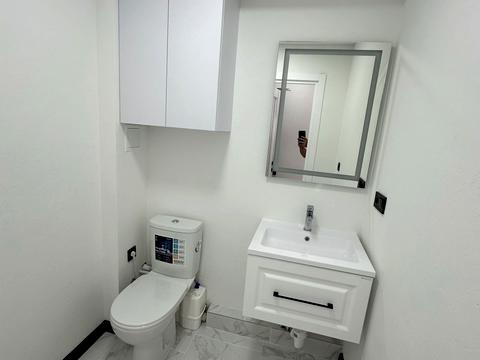 комерційна за адресою Літературна вул., 8