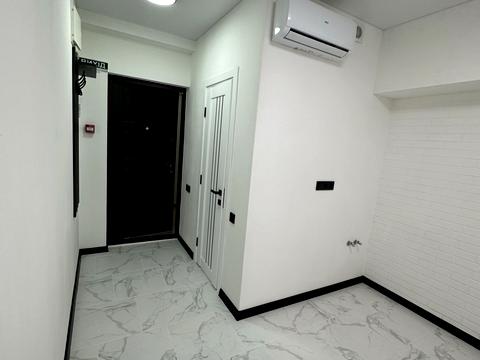 комерційна за адресою Літературна вул., 8