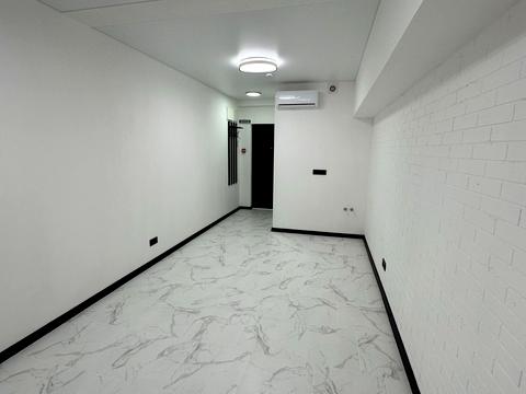 комерційна за адресою Літературна вул., 8