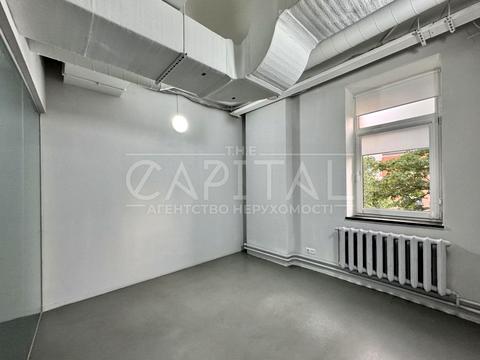 комерційна за адресою Лесі Українки бульв., 23-Б