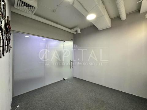 комерційна за адресою Лесі Українки бульв., 23-Б