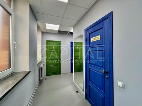 комерційна за адресою Лесі Українки бульв., 23-Б