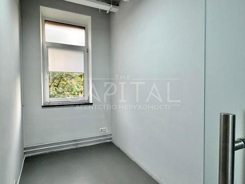 комерційна за адресою Лесі Українки бульв., 23-Б