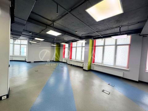 комерційна за адресою Дніпровська набережна вул., 2Б