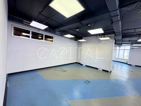 комерційна за адресою Дніпровська набережна вул., 2Б