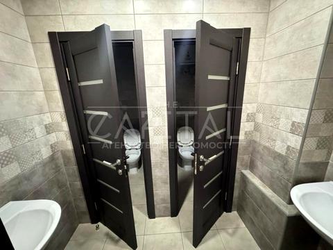 комерційна за адресою Дніпровська набережна вул., 2Б