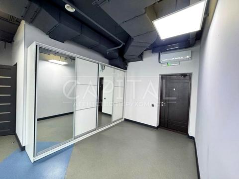 комерційна за адресою Дніпровська набережна вул., 2Б