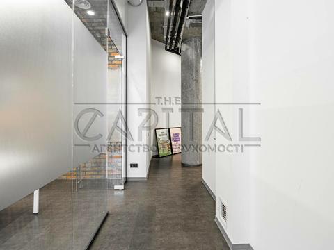 комерційна за адресою Саксаганського вул., 120