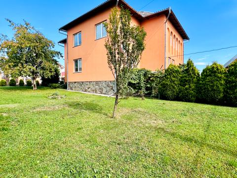 будинок за адресою Євгена Коновальця вул.