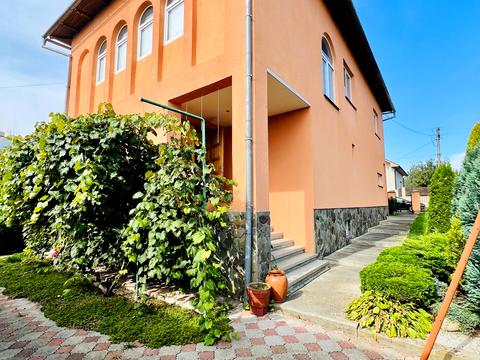 будинок за адресою Євгена Коновальця вул.