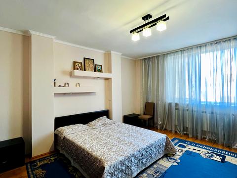 будинок за адресою Євгена Коновальця вул.