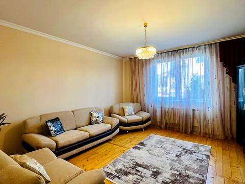 будинок за адресою Євгена Коновальця вул.