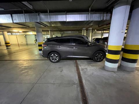 паркомісце за адресою Андрія Верхогляда вул. (Михайла Драгомирова), 16