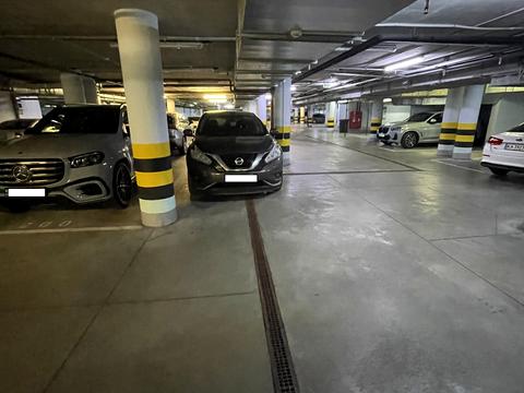 паркомісце за адресою Андрія Верхогляда вул. (Михайла Драгомирова), 16