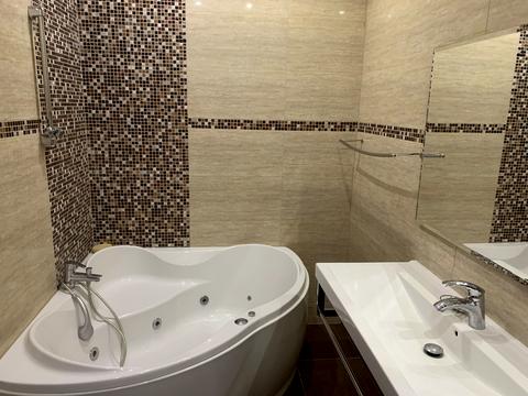 комерційна за адресою Саксаганського вул., 121