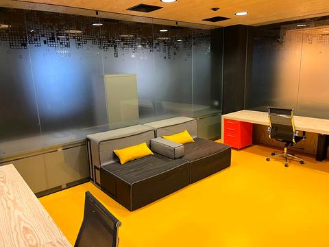 комерційна за адресою Вацлава Гавела бульв. (Івана Лепсе), 23