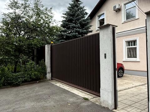 будинок за адресою Степана Чобану вул. (Василя Алексухіна), 11