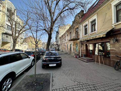 комерційна за адресою Ярославська вул., 6