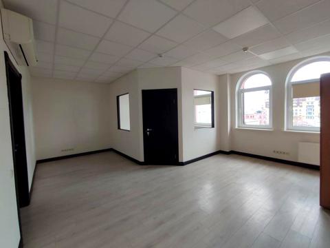 комерційна за адресою Спаська вул., 5