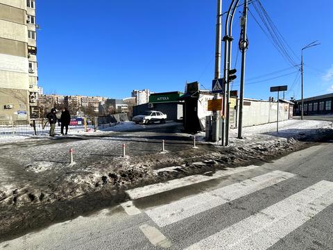 комерційна за адресою Ревуцького вул., 37