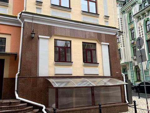 комерційна за адресою Воздвиженська вул., 14