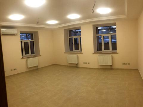 комерційна за адресою Воздвиженська вул., 14