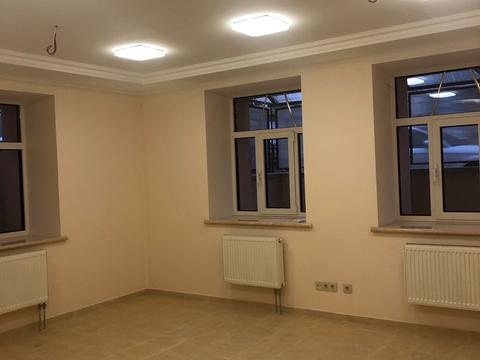 комерційна за адресою Воздвиженська вул., 14