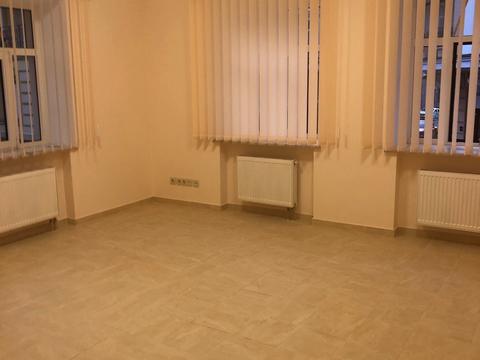 комерційна за адресою Воздвиженська вул., 14