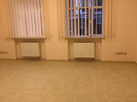 комерційна за адресою Воздвиженська вул., 14