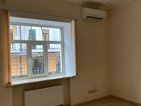 комерційна за адресою Воздвиженська вул., 14