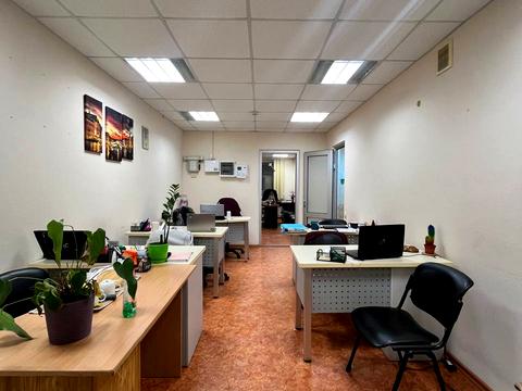 комерційна за адресою Валентинівська вул. (Блюхера), 22