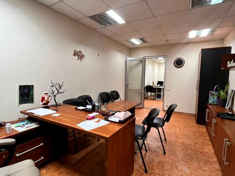 комерційна за адресою Валентинівська вул. (Блюхера), 22